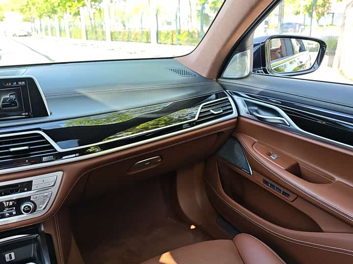 BMW 7-Series 2017 750 Li x Drive — фото 26