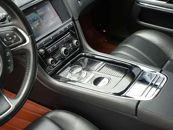 Jaguar XJ 2016 XJL 3.0 SC 2 WD — фото 18