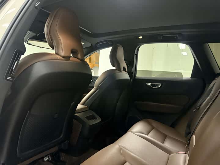 Volvo XC60 2023 B 5 4 WD — фото 14