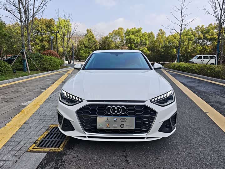 Audi A4L 40 TFSI люкс-динамик — фото 2