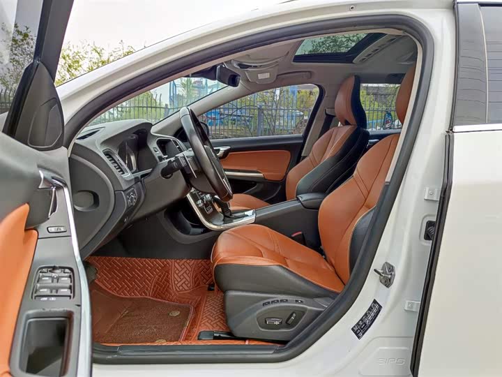 Volvo V60 2015 T 5 — фото 7