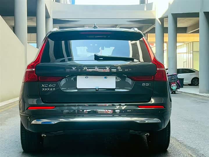 Volvo XC60 2022 B 5 4 WD — фото 2
