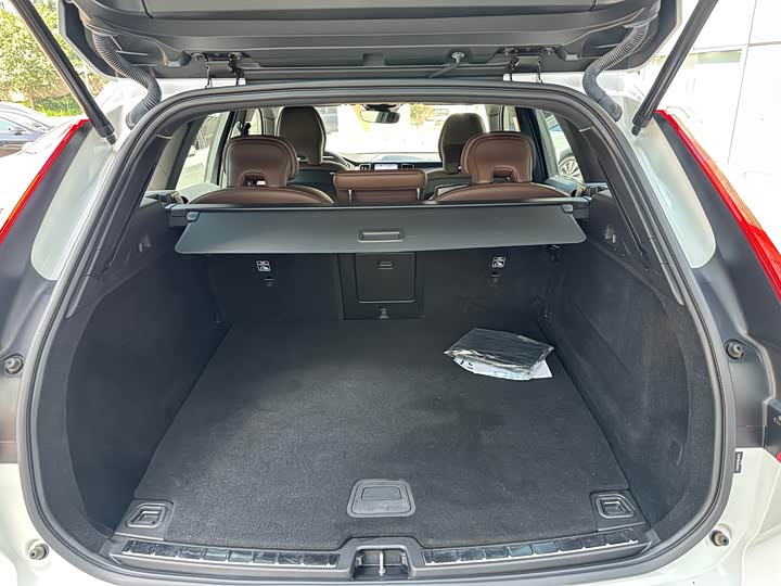 Volvo XC60 Hybrid 2022 T 8 PHEV 4 WD — фото 17