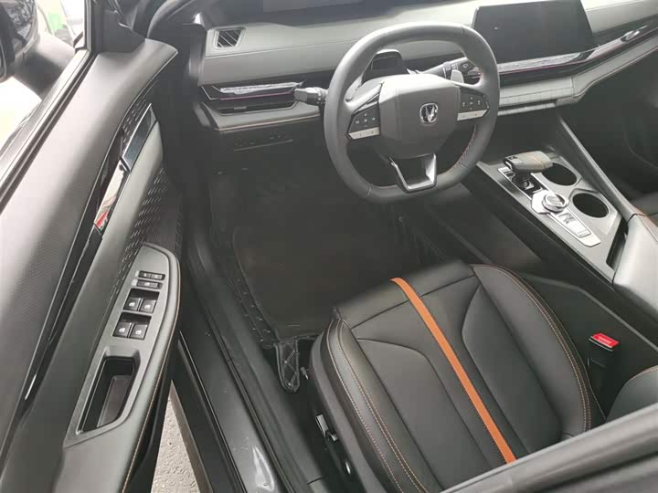 Changan UNI-V 2024 1.5 T Premium — фото 16