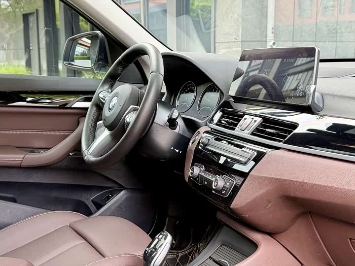 BMW X1 2021 s Drive 25 Li Leading — фото 8
