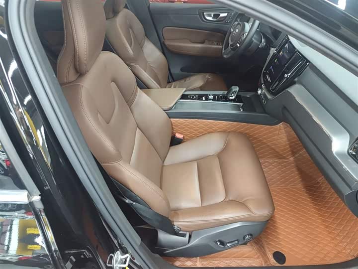 Volvo XC60 2024 B 5 4 WD — фото 24