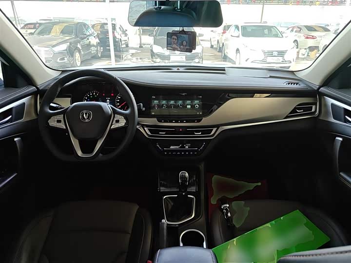 Changan CS35 PLUS 2019 1.6 L MT — фото 10