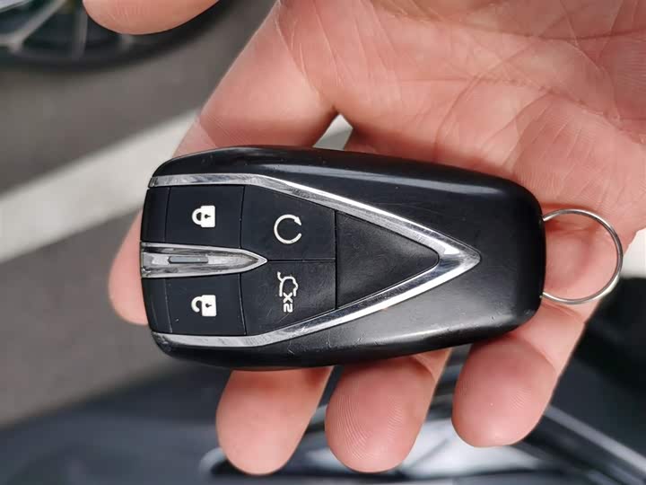 Changan UNI-V 2024 1.5 T Premium — фото 9
