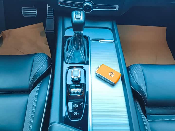 Volvo XC60 2021 T 5 4 WD — фото 16