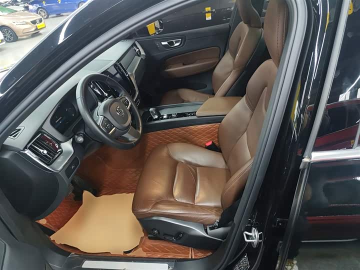 Volvo XC60 2024 B 5 4 WD — фото 15