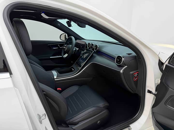 Mercedes-Benz C-Class 2022 C 200 L — фото 17