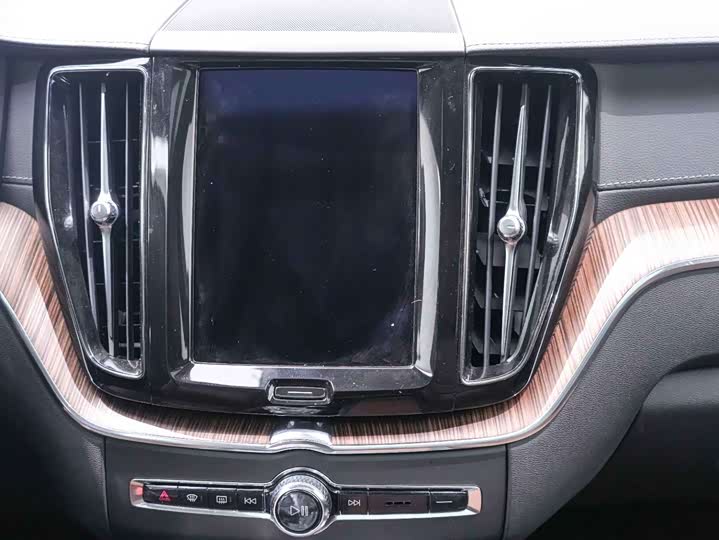 Volvo XC60 2022 B 5 4 WD — фото 17