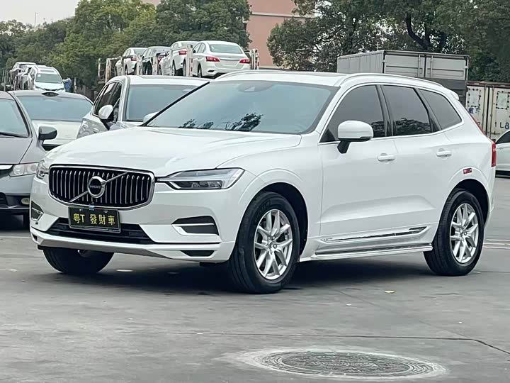 Volvo XC60 2021 T 5 4 WD — фото 1