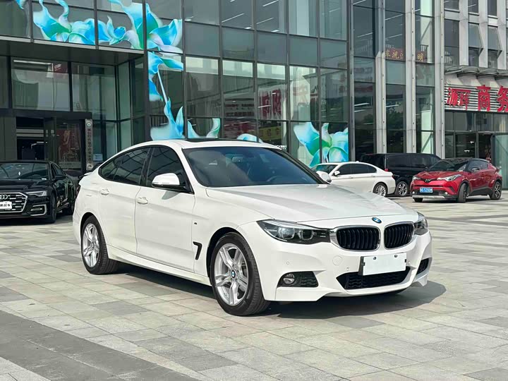 BMW 3-Series 2019 320i M — фото 3