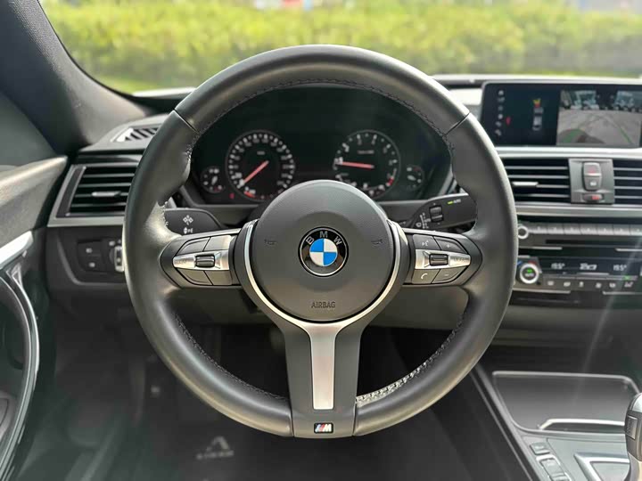 BMW 3-Series 2019 320i M — фото 21