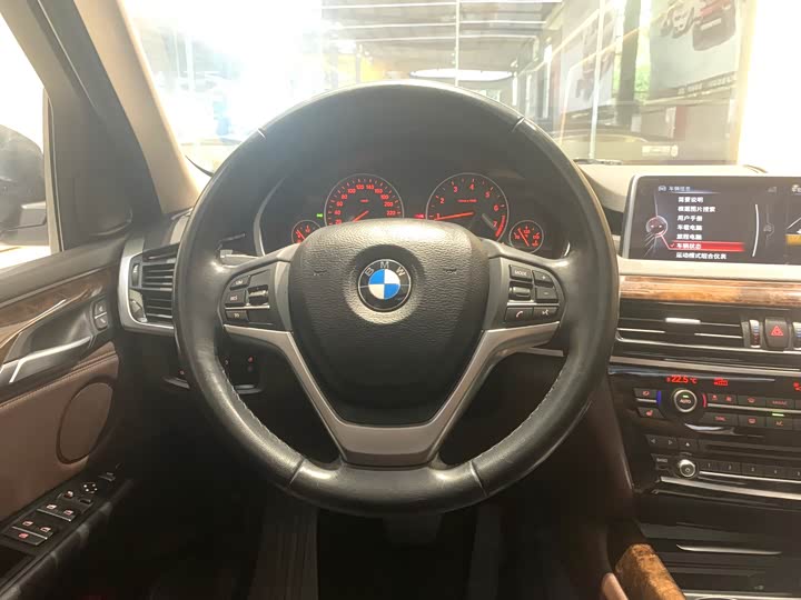 BMW X5 2015 x Drive 28i — фото 10