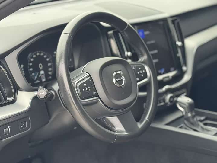 Volvo XC60 2021 T 5 4 WD — фото 11