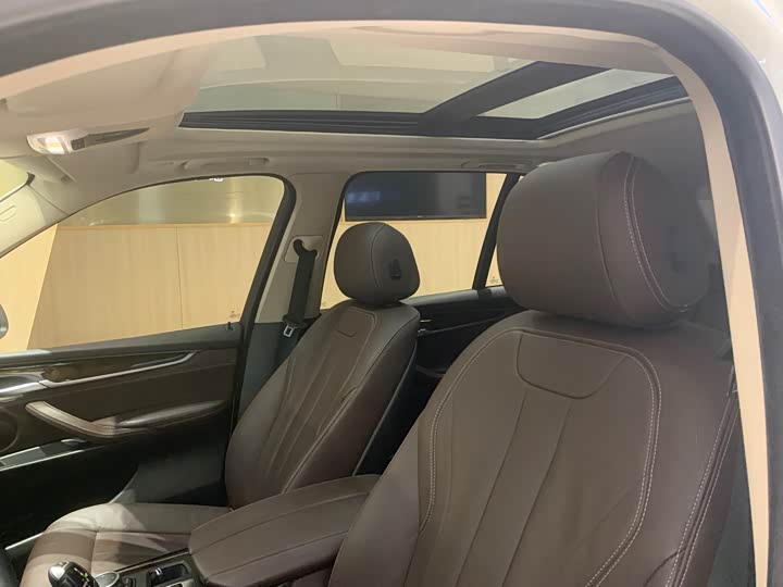 BMW X5 2015 x Drive 28i — фото 13