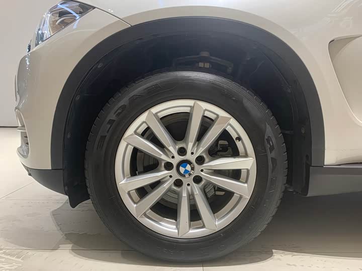 BMW X5 2015 x Drive 28i — фото 19