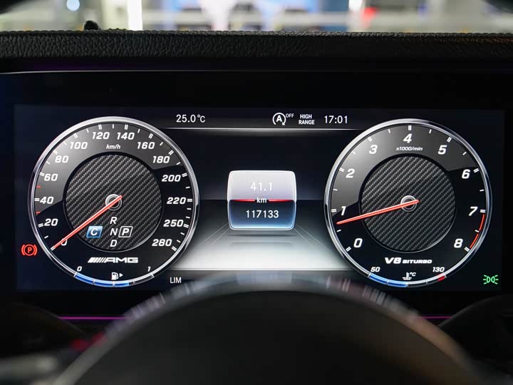 Mercedes-Benz G-Class 2019 AMG G 63 — фото 11