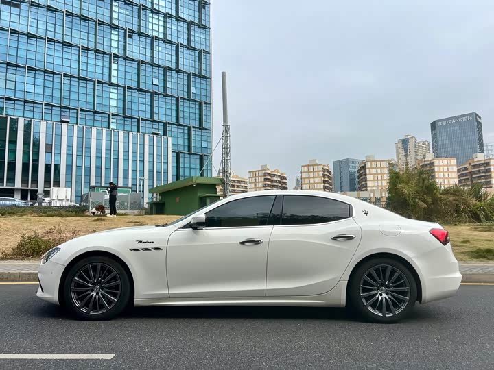 Maserati Ghibli 2022 3.0 T Modena — фото 3