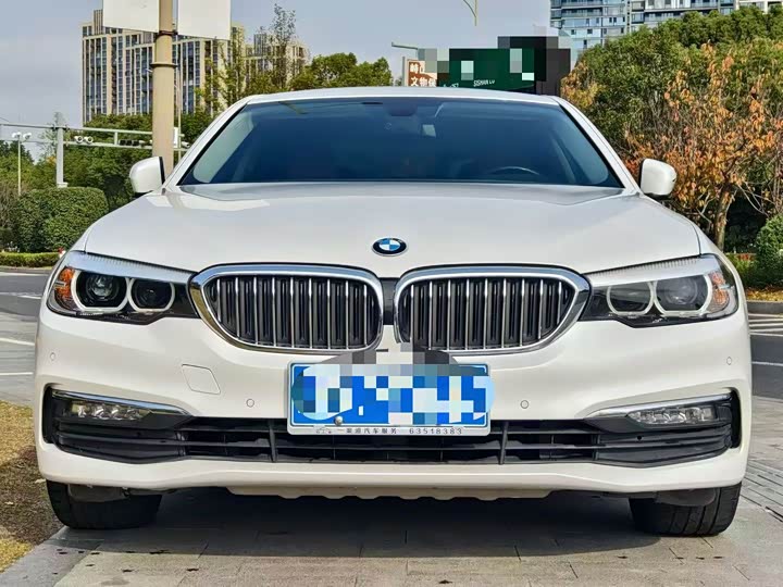 BMW 5-Series 2018 528 Li — фото 1