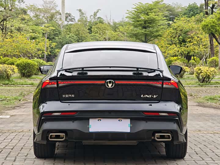 Changan UNI-V 2024 1.5 T Premium — фото 19
