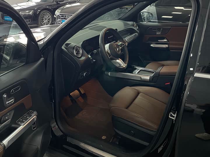 Mercedes-Benz GLB 220 динамик — фото 8