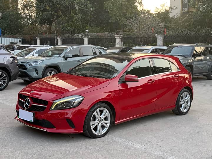 Mercedes-Benz A-Class 2016 A 200 — фото 1