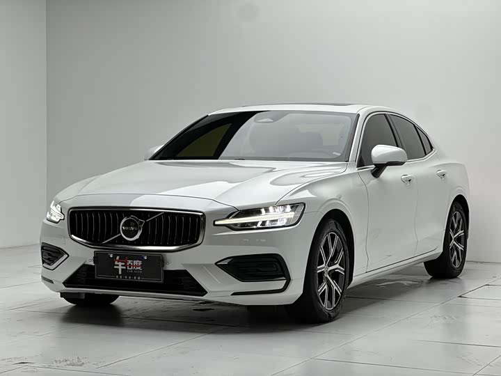 Volvo S60 2023 B 4 — фото 1