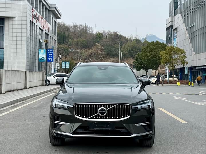 Volvo XC60 2022 B 5 4 WD — фото 2