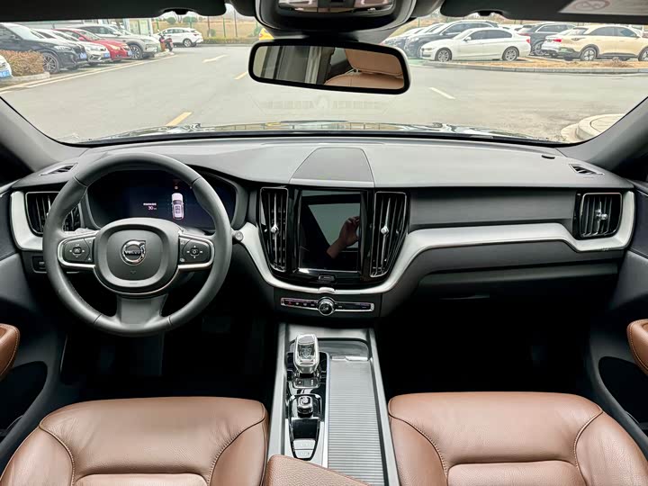 Volvo XC60 2022 B 5 4 WD — фото 5