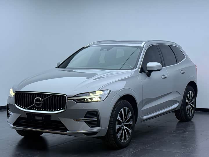 Volvo XC60 2023 B 5 4 WD — фото 1