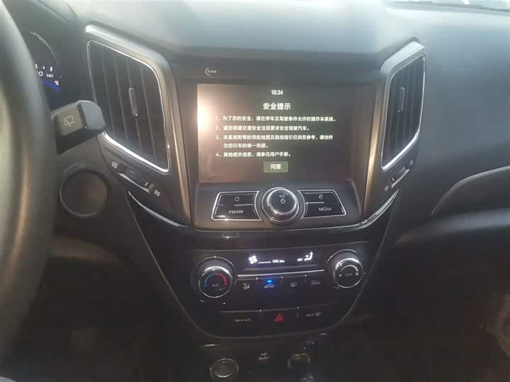 Changan CS15 2016 1.5 L MT — фото 13