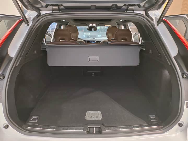 Volvo XC60 2023 B 5 4 WD — фото 13