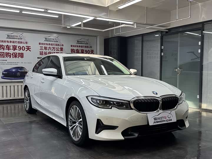 BMW 3 Series 320i спортпакет — фото 3