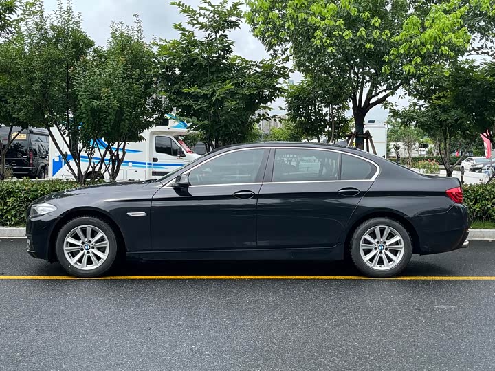 BMW 5 Series 520Li — фото 4