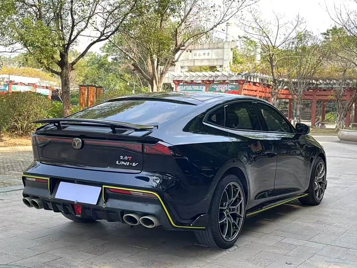 Changan UNI-V 2022 1.5 T — фото 9