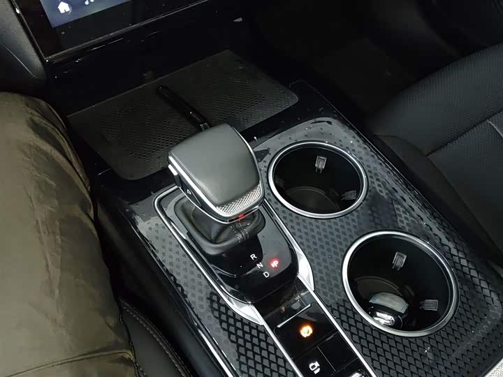 Hongqi HS3 PHEV 2024 115km — фото 14