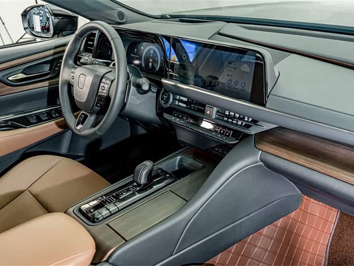 Toyota Crown — фото 19