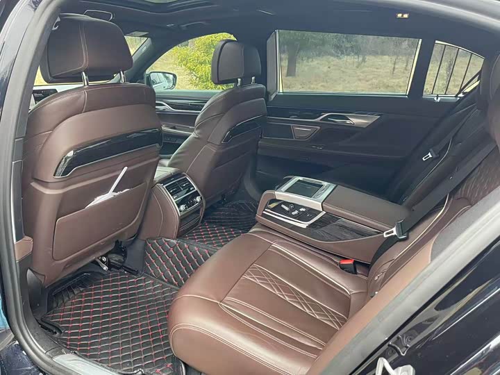 BMW 7 Series 730Li M спортпакет — фото 10