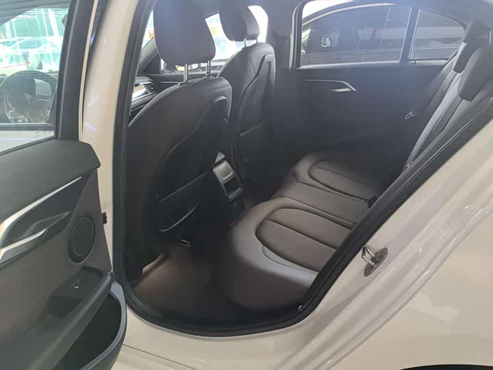 BMW 1-Series 2020 125i Leading M — фото 8