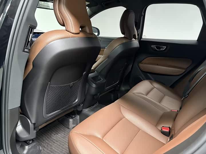 Volvo XC60 2024 B 5 4 WD — фото 10
