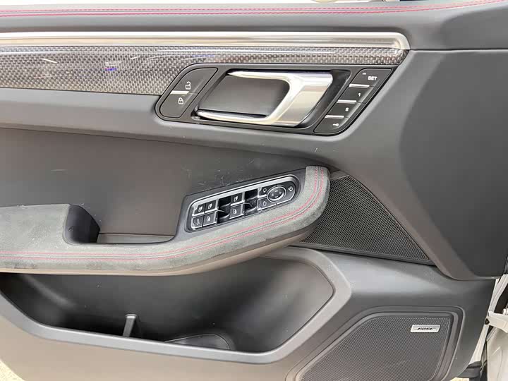 Porsche Macan 2023 Macan GTS 2.9 T — фото 12