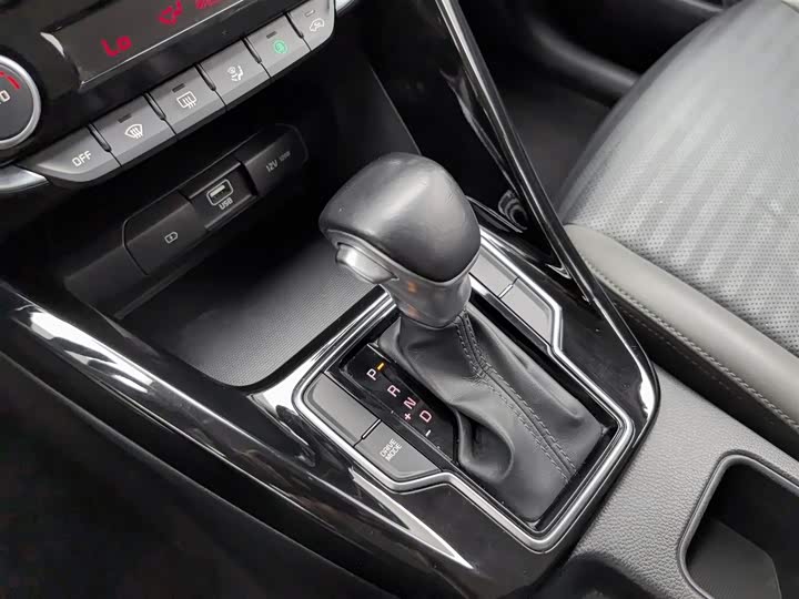 Kia Sportage — фото 13