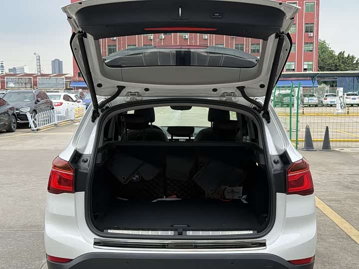 BMW X1 2019 s Drive 18 Li — фото 12