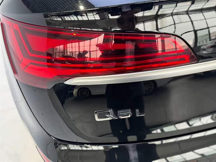 Audi Q5L 2023 40 T — фото 10