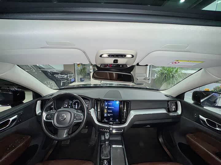 Volvo XC60 2020 T 5 4 WD — фото 17