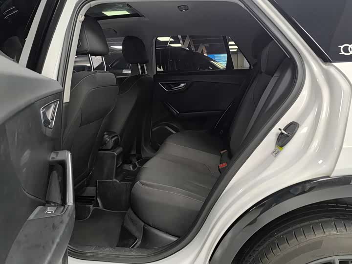 Audi Q2L 2018 35 TFSI VI — фото 10