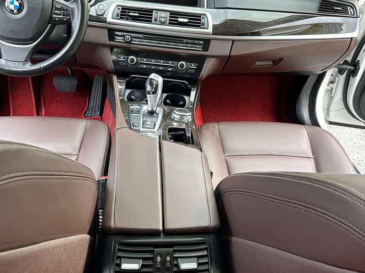 BMW 5 Series 525Li — фото 16
